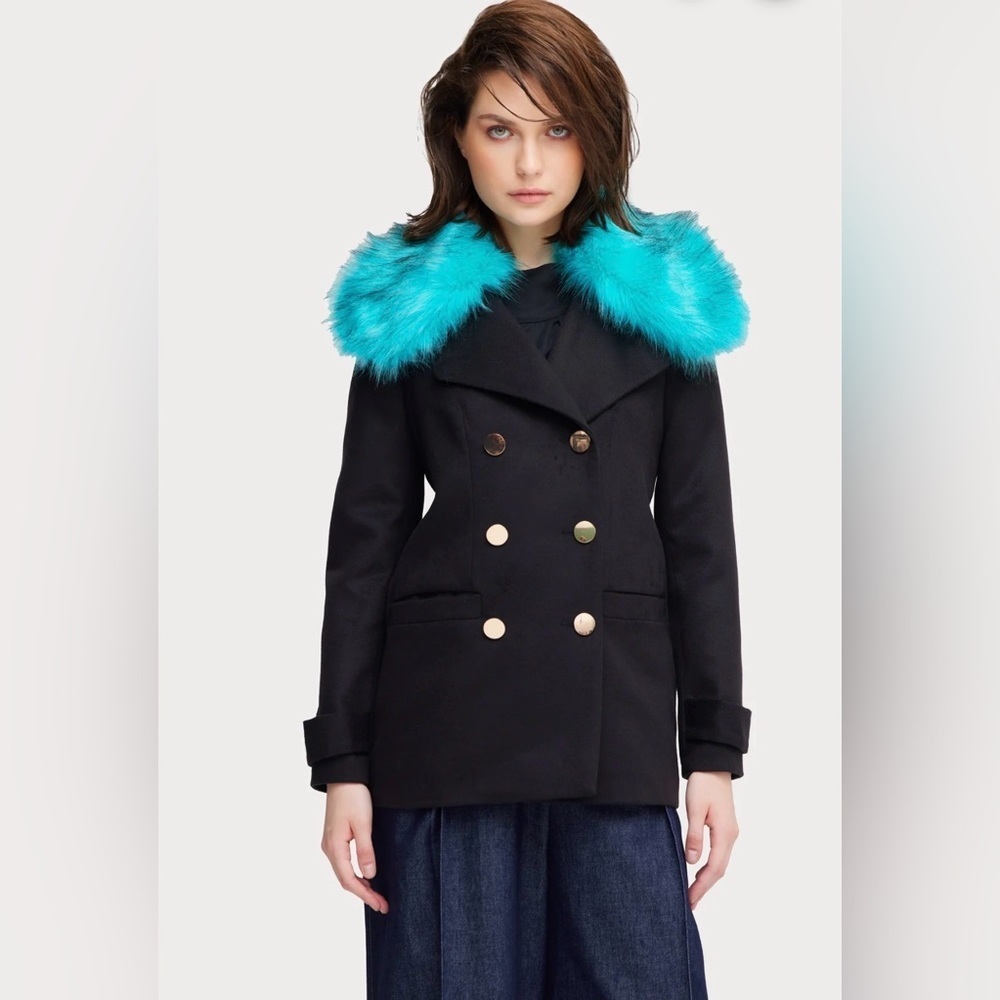 Julia Allert Fashionable Short Faux Fur Collar
Coat Women’s Size Large